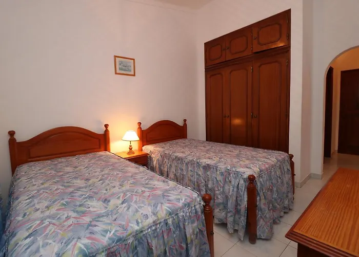 Lena Βίλα Αλμπουφέιρα